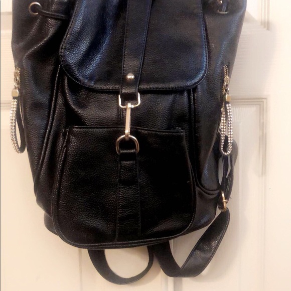 Black backpack - Picture 2 of 11